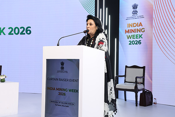 Union ministers on stage delivering the opening keynote at India Mining Week